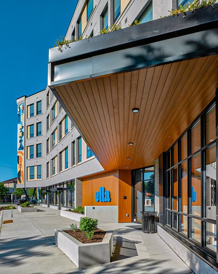 Ella - Photo 6 of 50