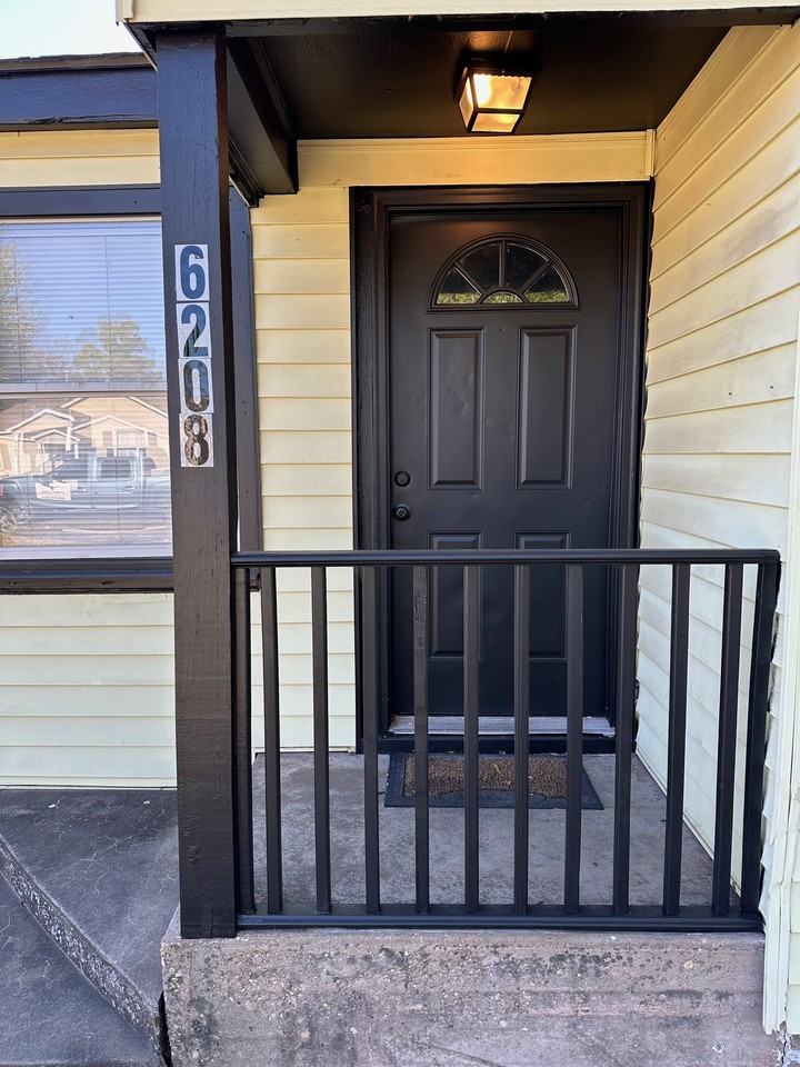 6208 Northwest 40th Street - Photo 2 of 12