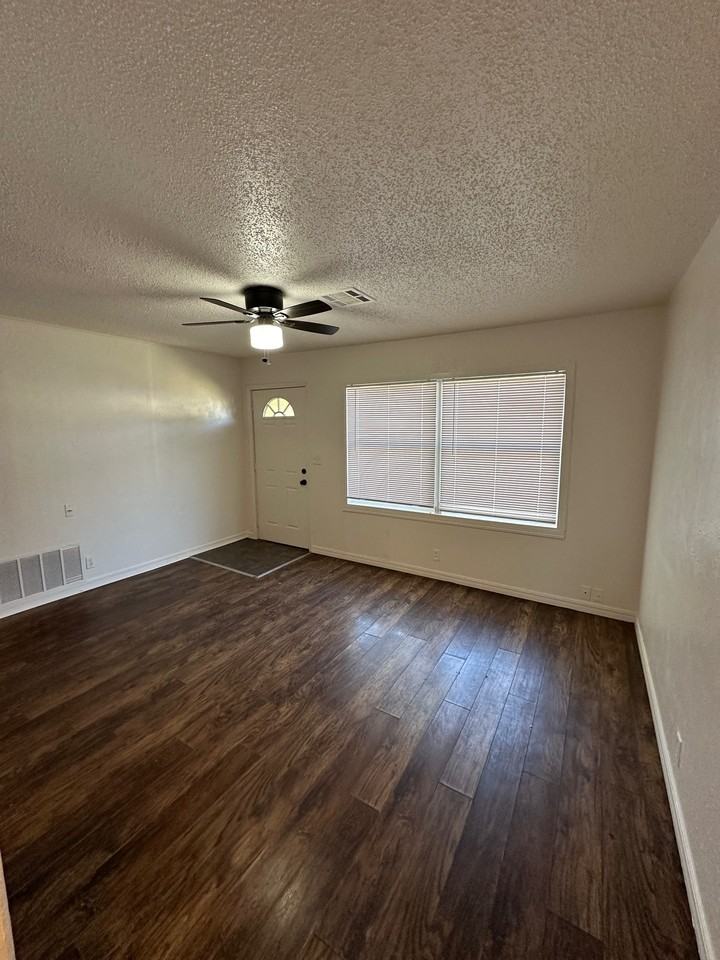 6208 Northwest 40th Street - Photo 3 of 12