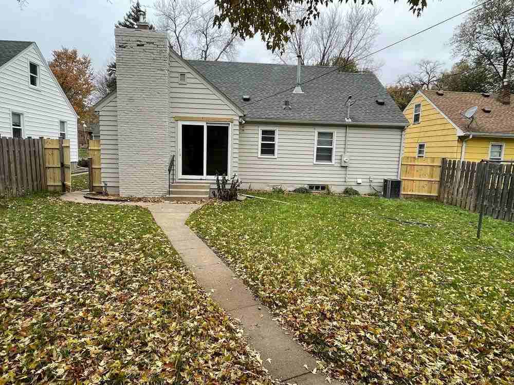 2613 Webster Ave S - Photo 2 of 22