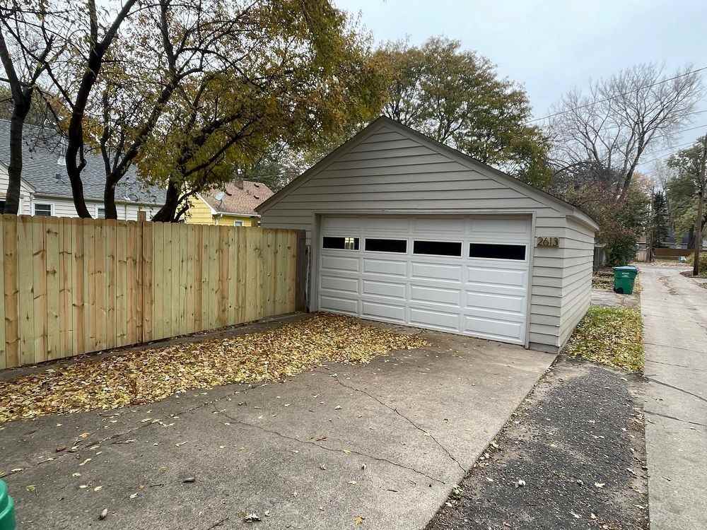 2613 Webster Ave S - Photo 3 of 22