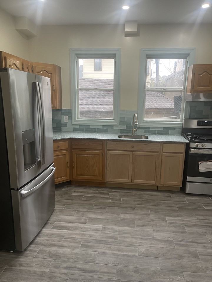 40 Ashford St #1stFL - Photo 2 of 17