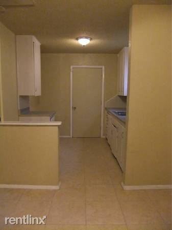 4666 N Rockford Ave - Photo 3 of 9