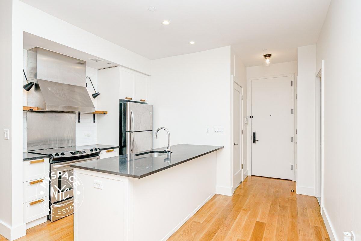 5527 Myrtle Ave #305 - Photo 3 of 33