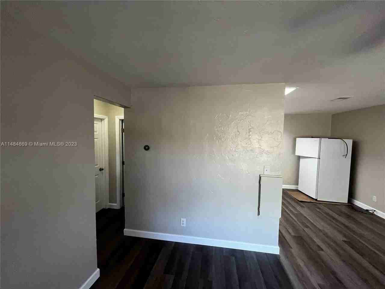 816 Beech Rd - Photo 2 of 8