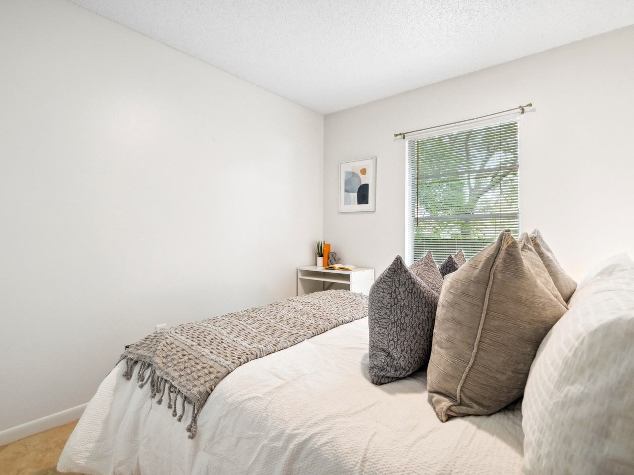 N Gordon St - Photo 5 of 10