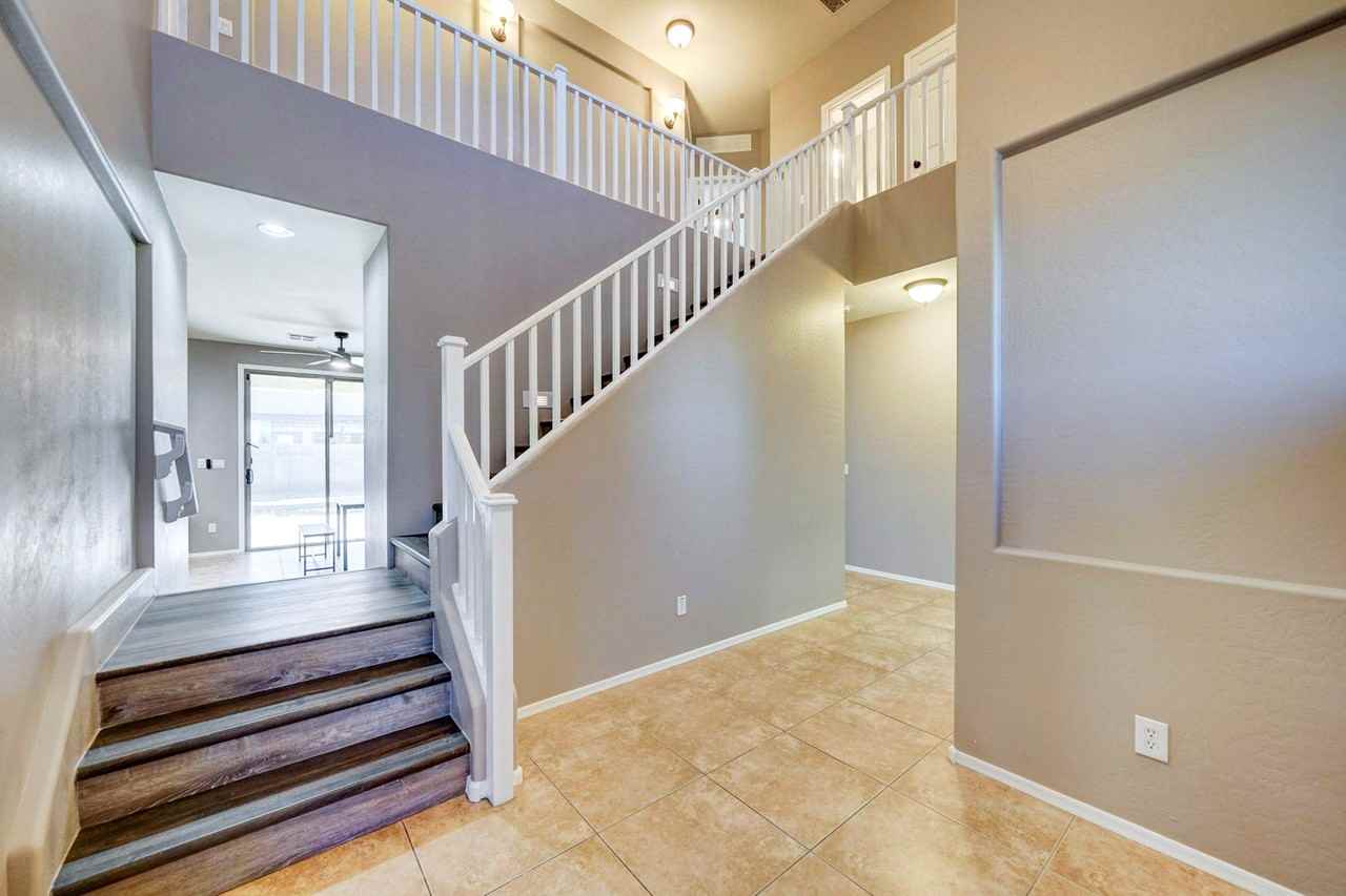 W Raymond St - Photo 6 of 19