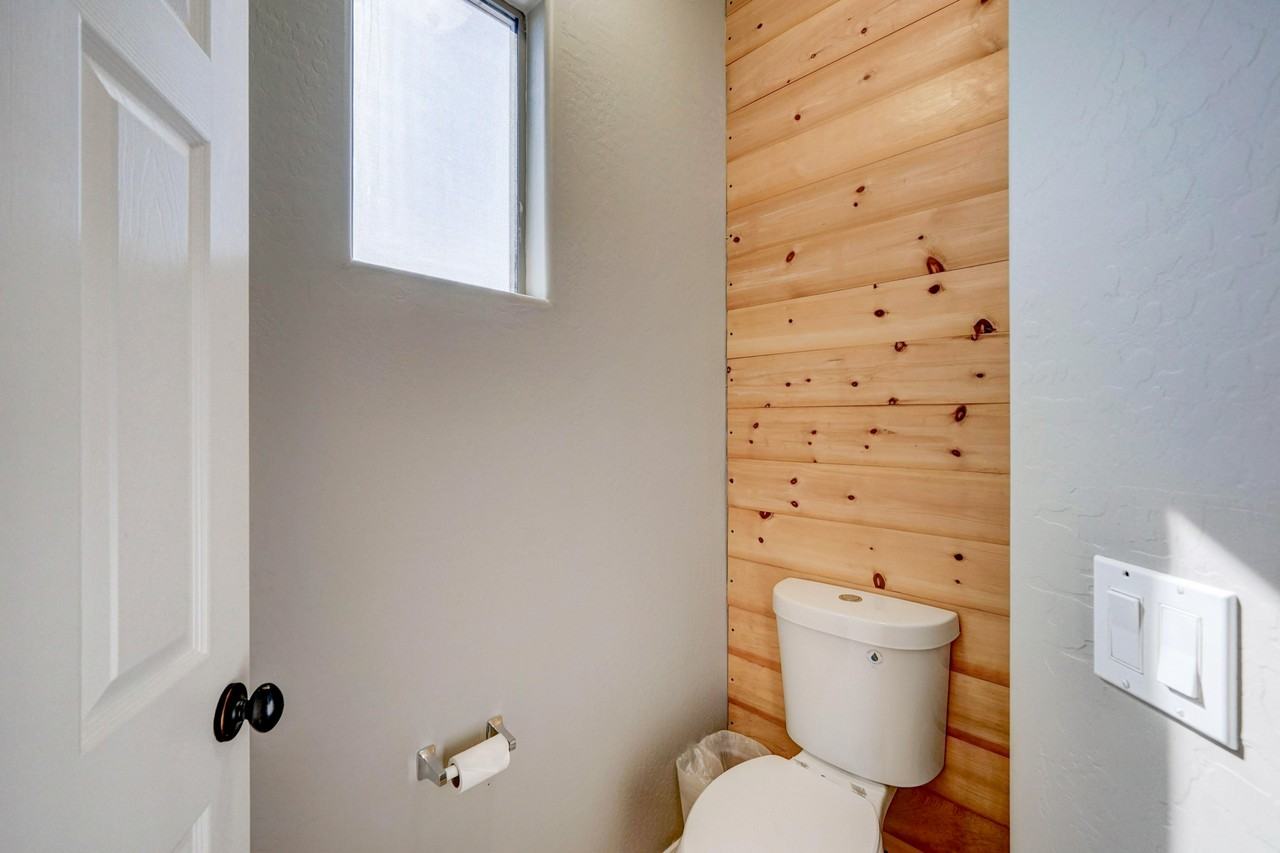 W Raymond St - Photo 2 of 19