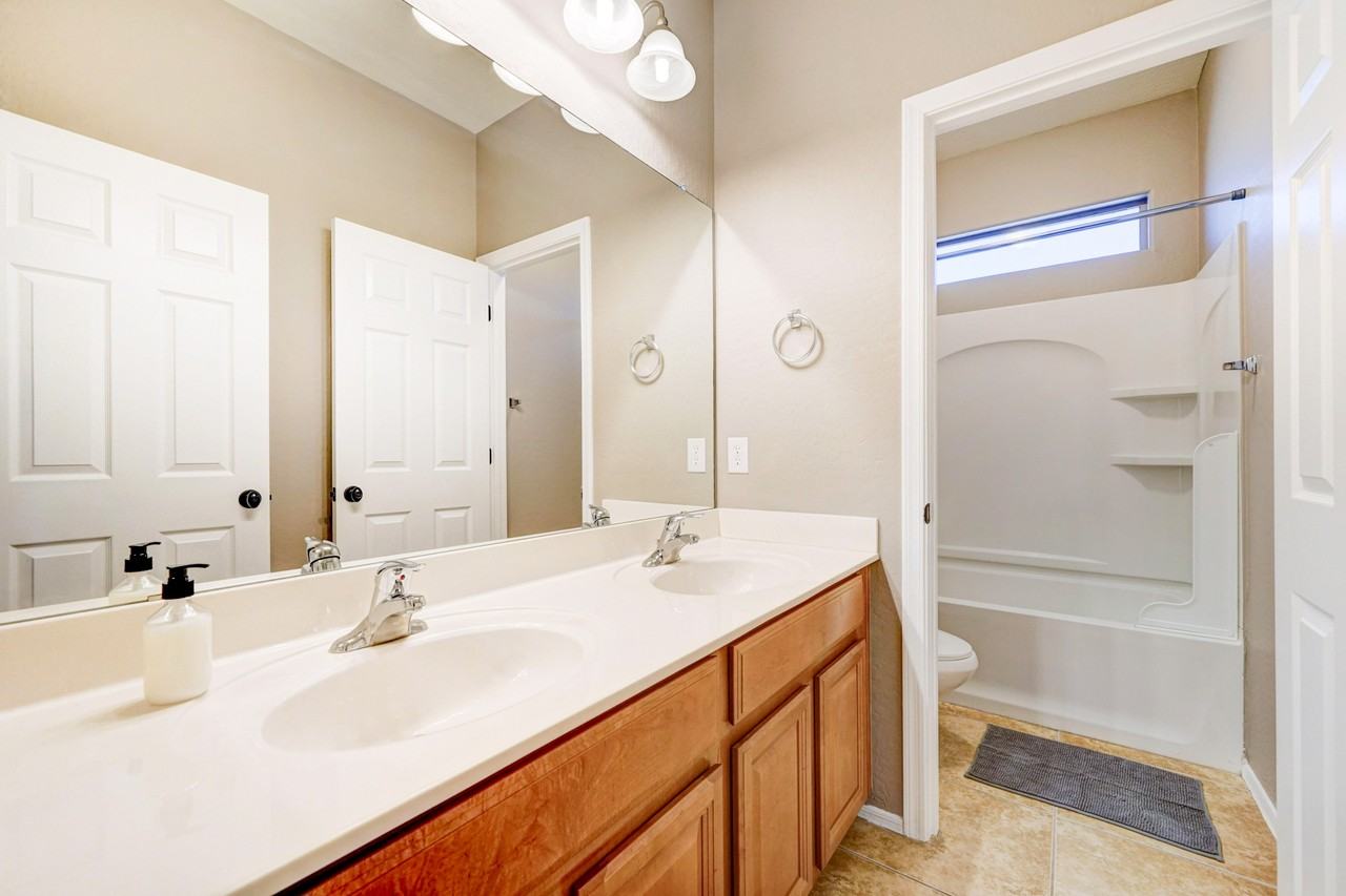 W Raymond St - Photo 3 of 19