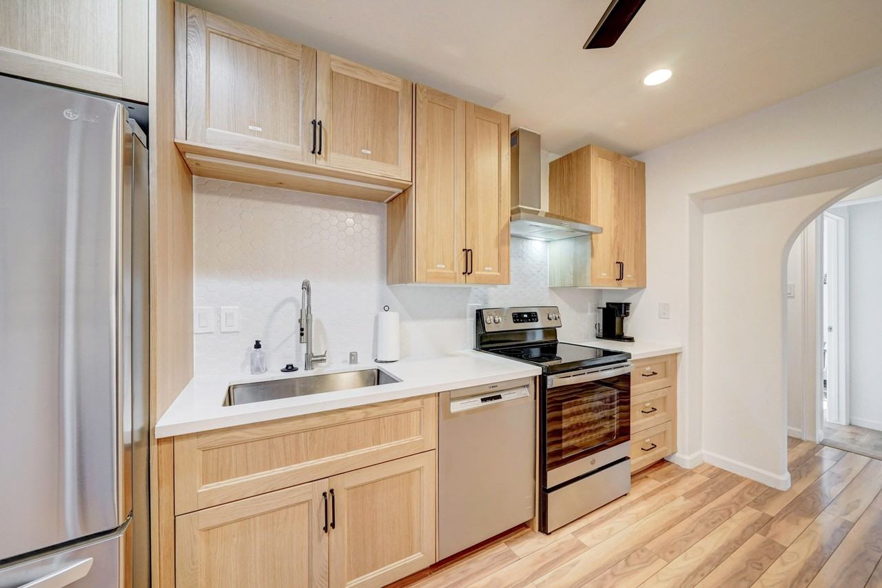 E Edgemont Ave - Photo 5 of 14