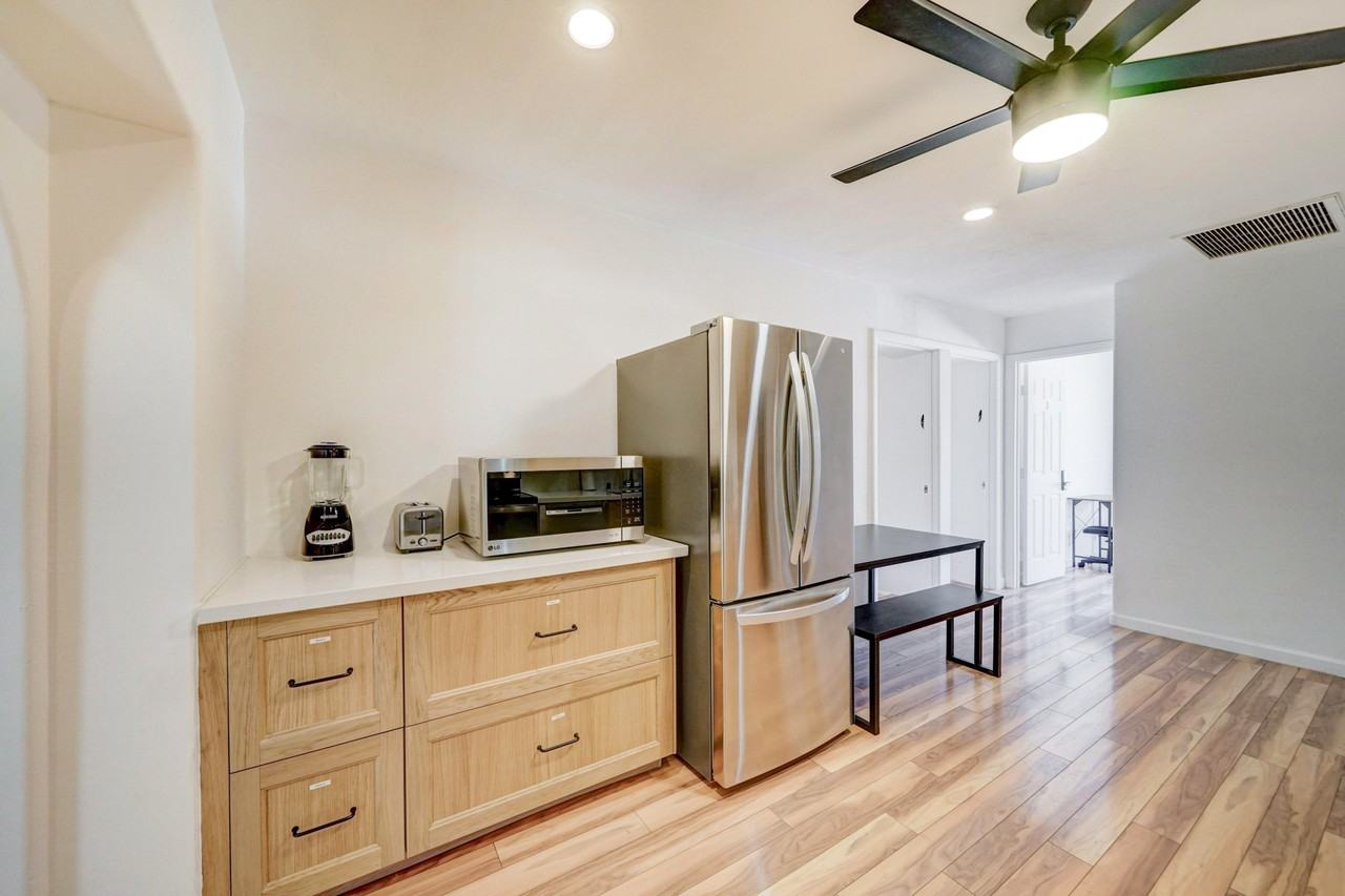 E Edgemont Ave - Photo 6 of 14