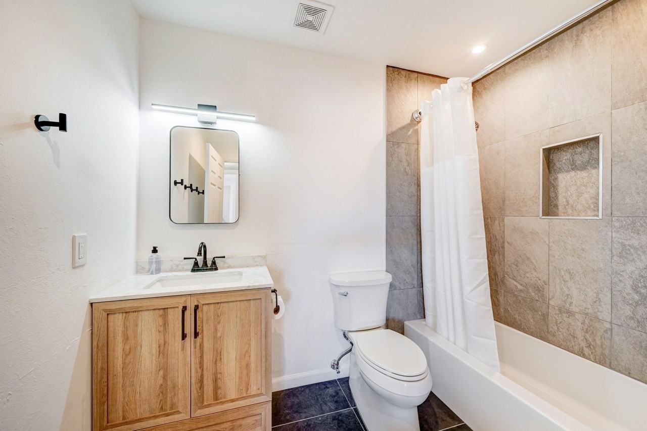 E Edgemont Ave - Photo 3 of 11