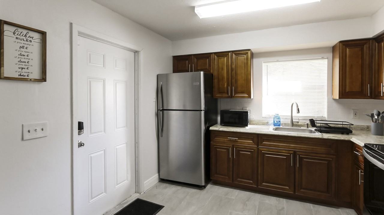 N 52nd St - Photo 7 of 17