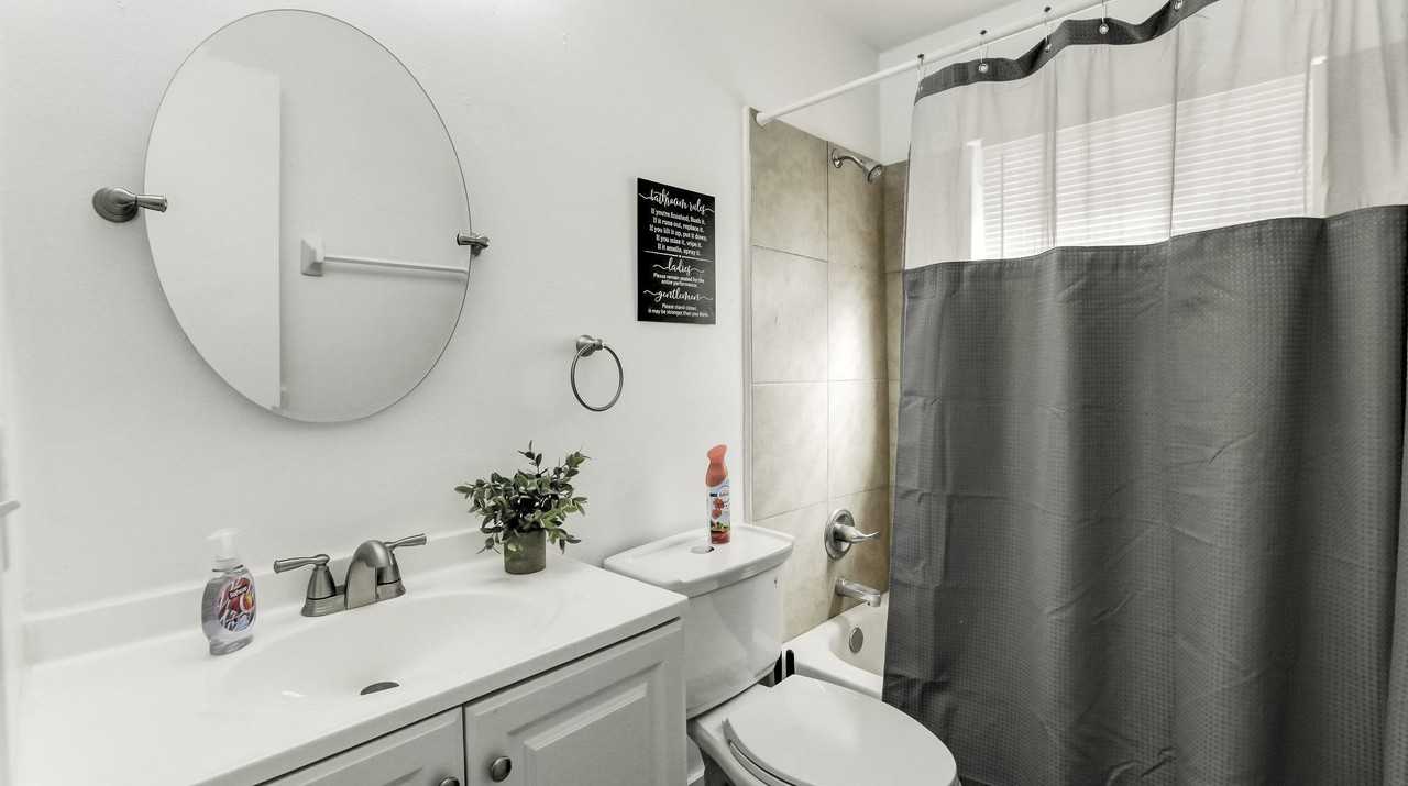 N 52nd St - Photo 5 of 17