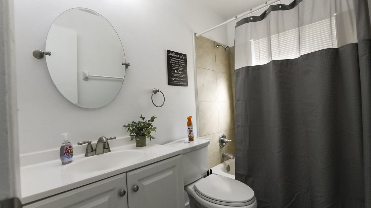 N 52nd St - Photo 4 of 17