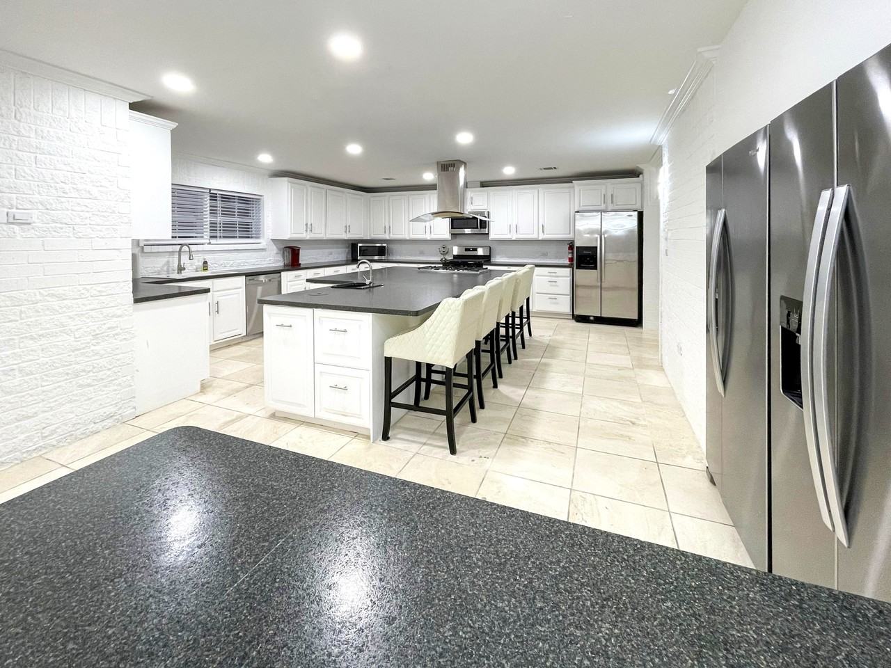 Tophill Dr - Photo 3 of 14