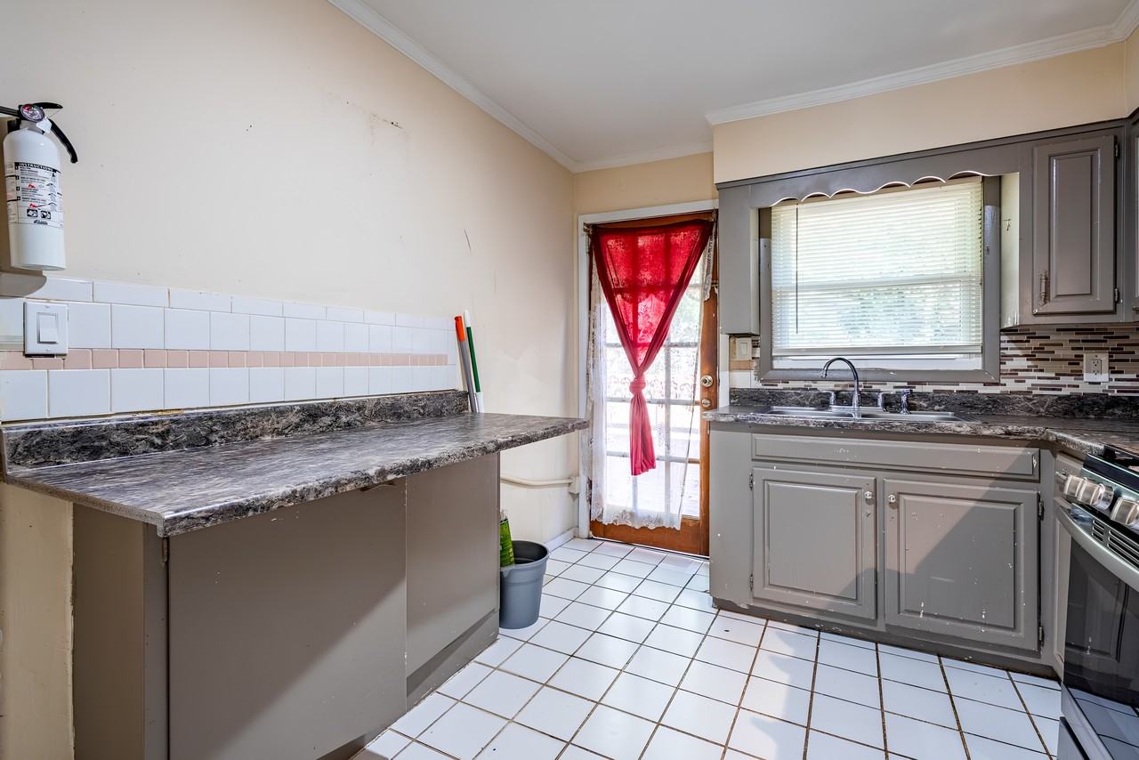 Carrollwood Dr - Photo 5 of 10