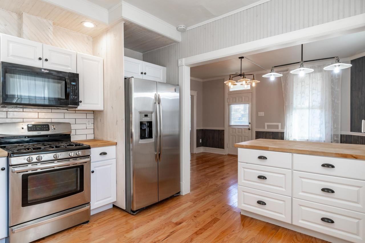 1118 Van Buren St - Photo 3 of 36