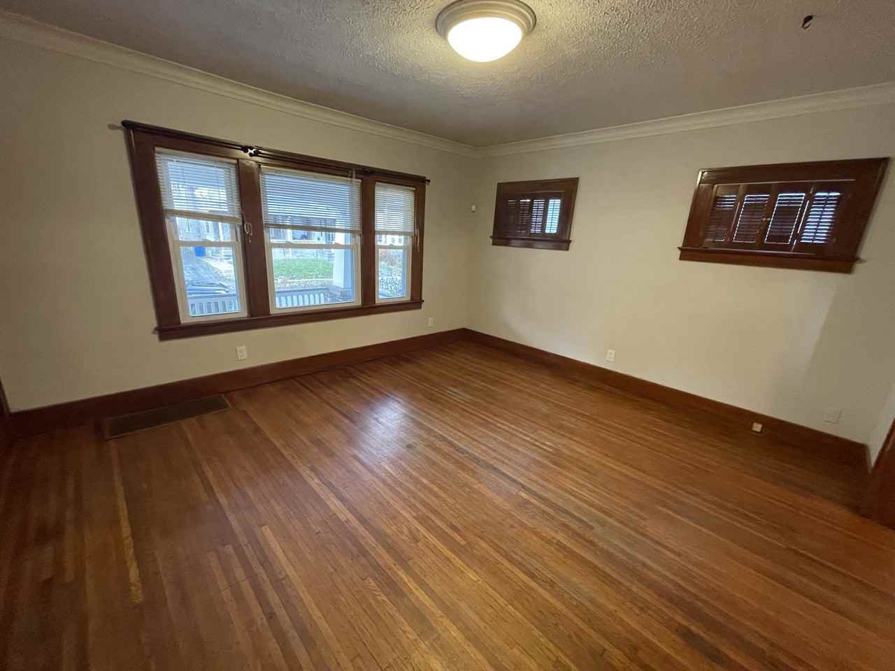 707 Parsells Avenue - Photo 3 of 11