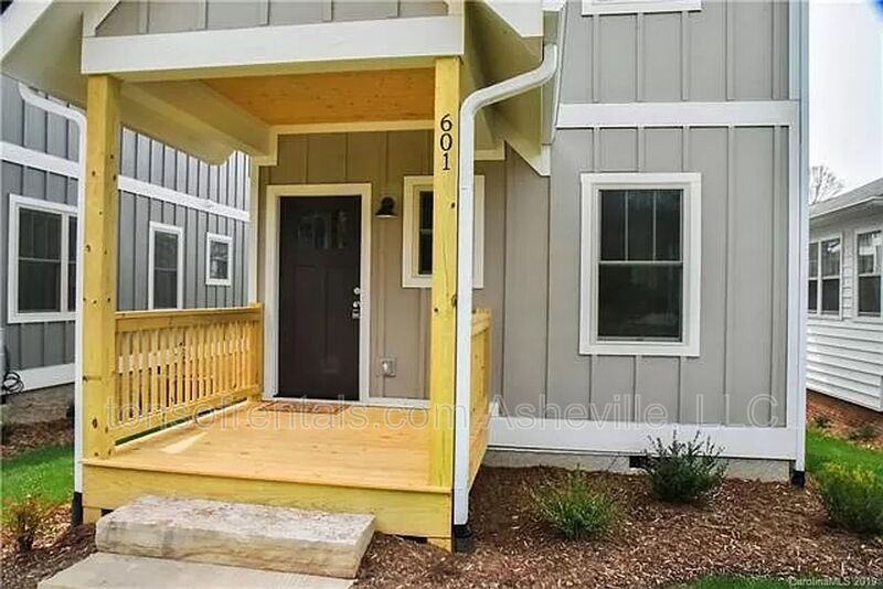 601 Fairview Rd - Photo 4 of 24