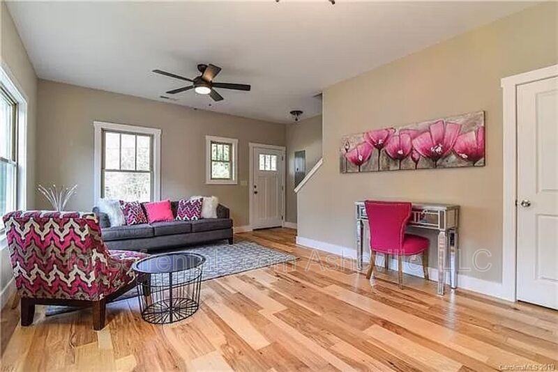 601 Fairview Rd - Photo 6 of 24