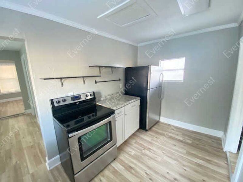 917 Martin L King Jr Ave - Photo 3 of 15