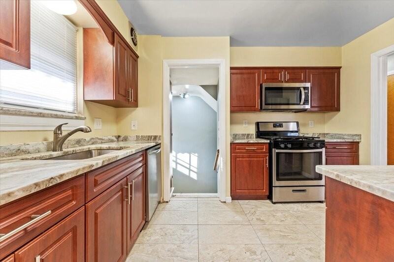 3460 Edgewood St - Photo 3 of 12