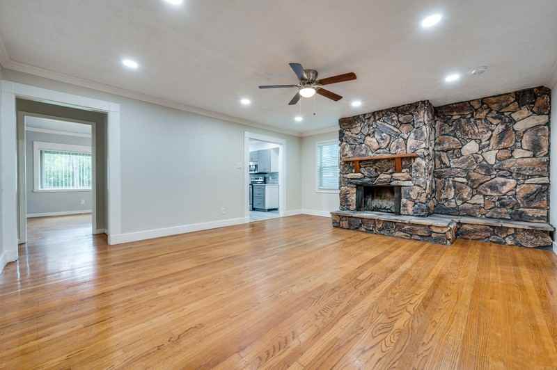 322 Lakeside Dr - Photo 3 of 13