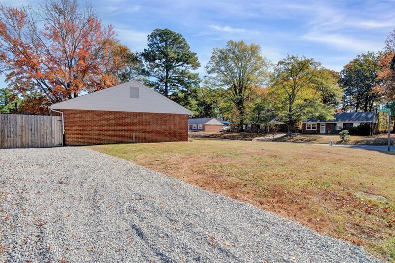 613 Dale St - Photo 2 of 25