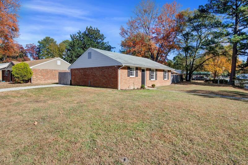 613 Dale St - Photo 3 of 25