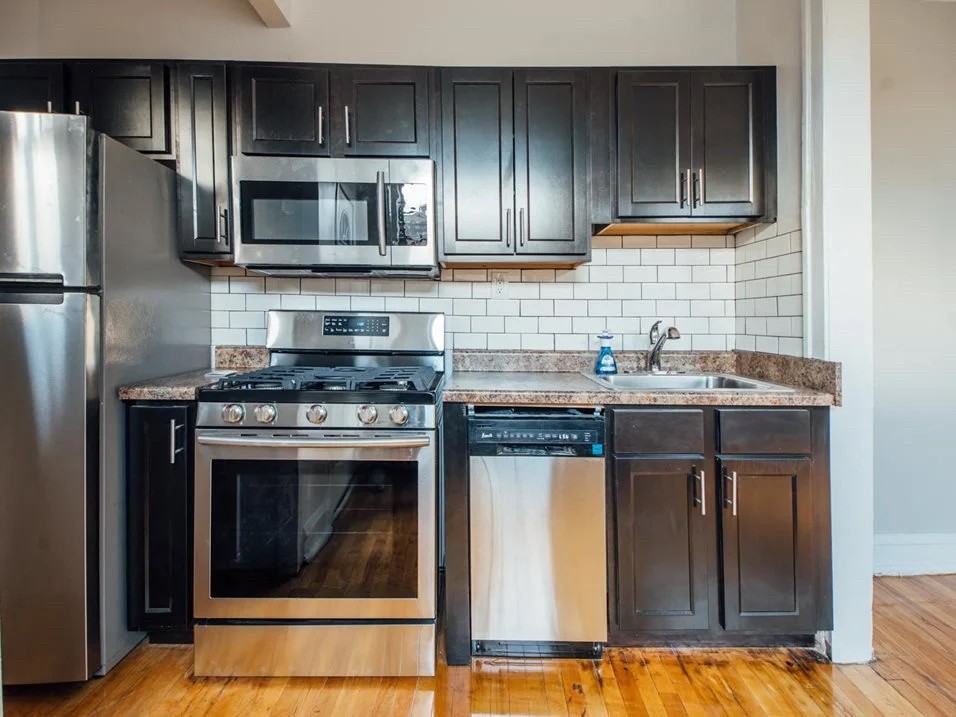 3610 N Claremont Ave