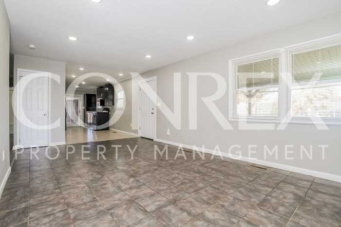 2415 Lynnfork Ave - Photo 3 of 20