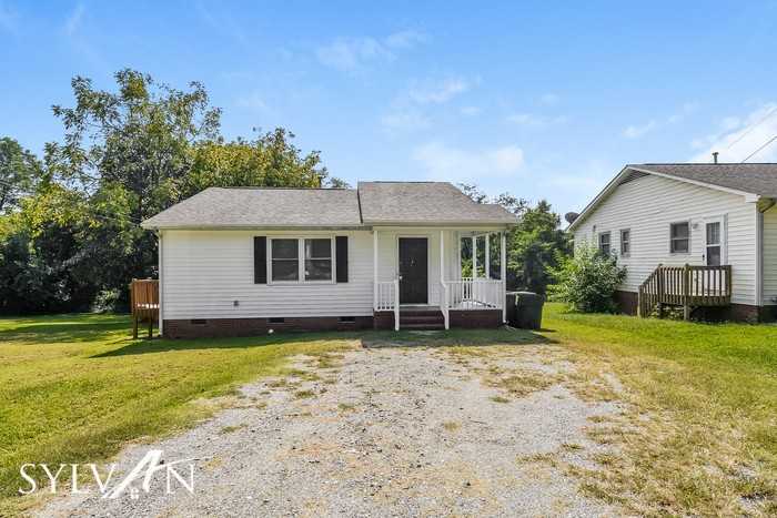 813 W Terrell St - Photo 2 of 16