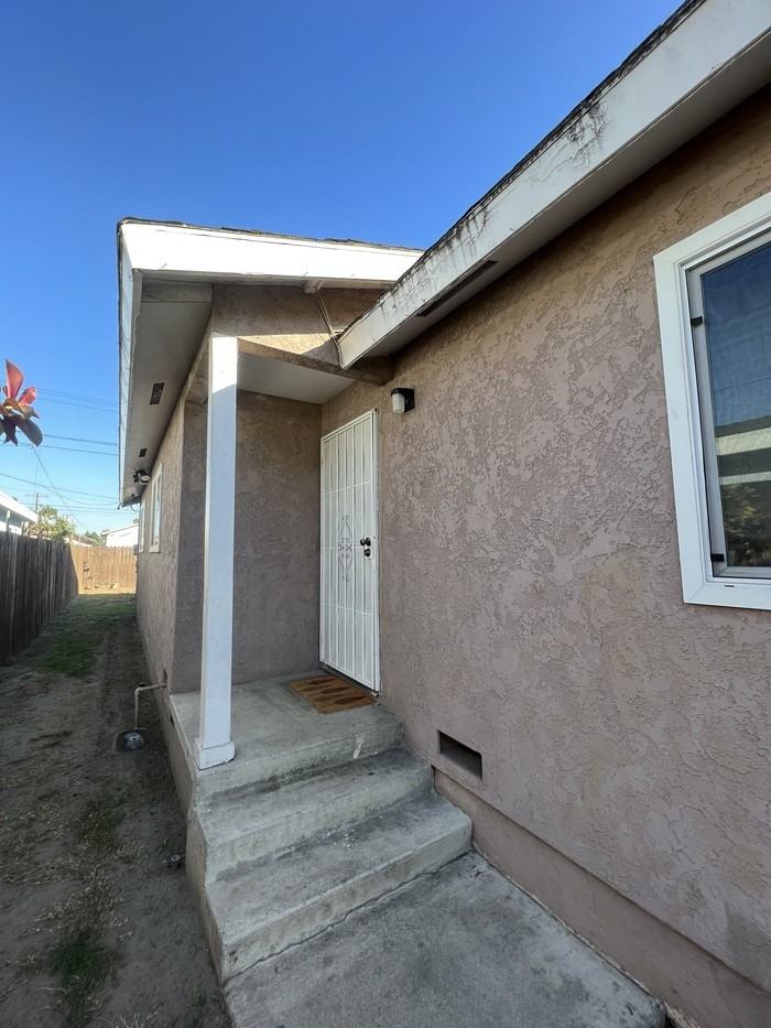 12842 S Harris Ave - Photo 3 of 18