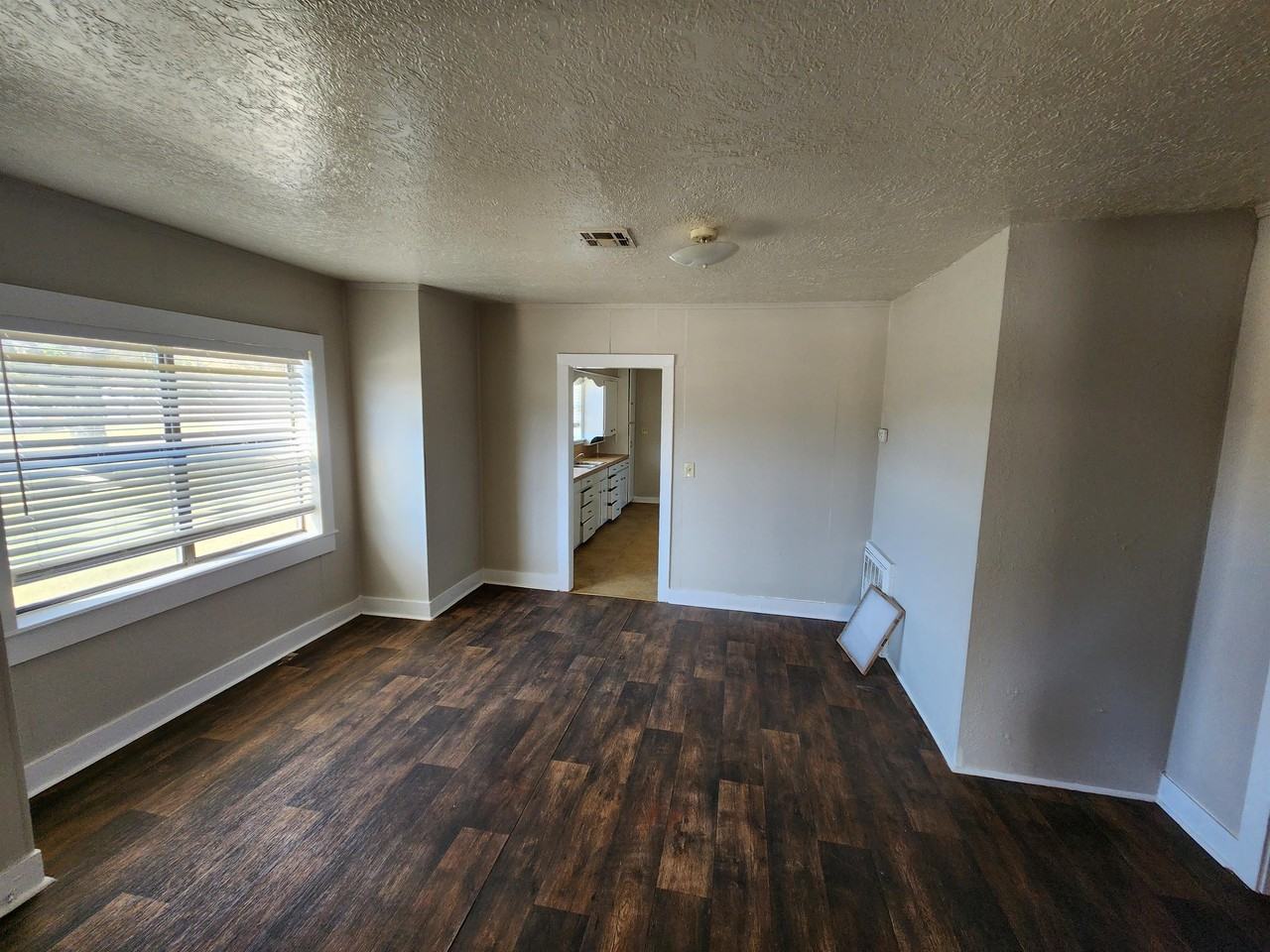 916 Arlington St #1 - Photo 3 of 12