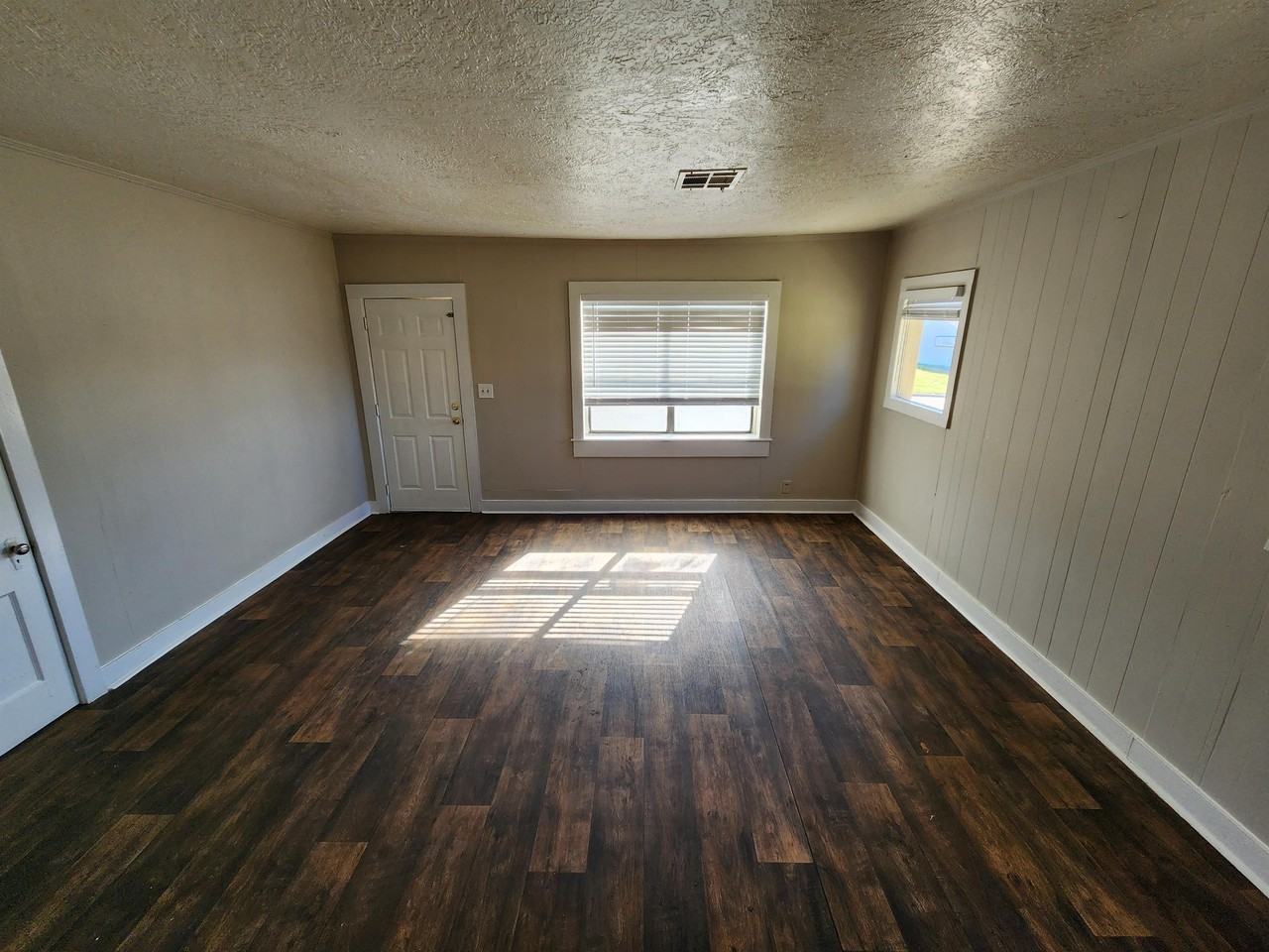 916 Arlington St #1 - Photo 4 of 12