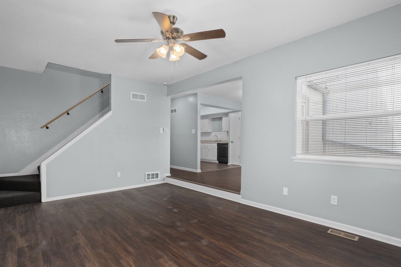 642 Nw Valleybrook Rd #1 - Photo 2 of 30