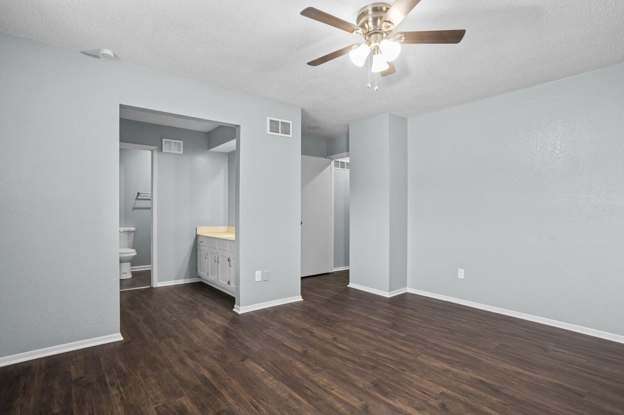 642 Nw Valleybrook Rd #1 - Photo 3 of 30