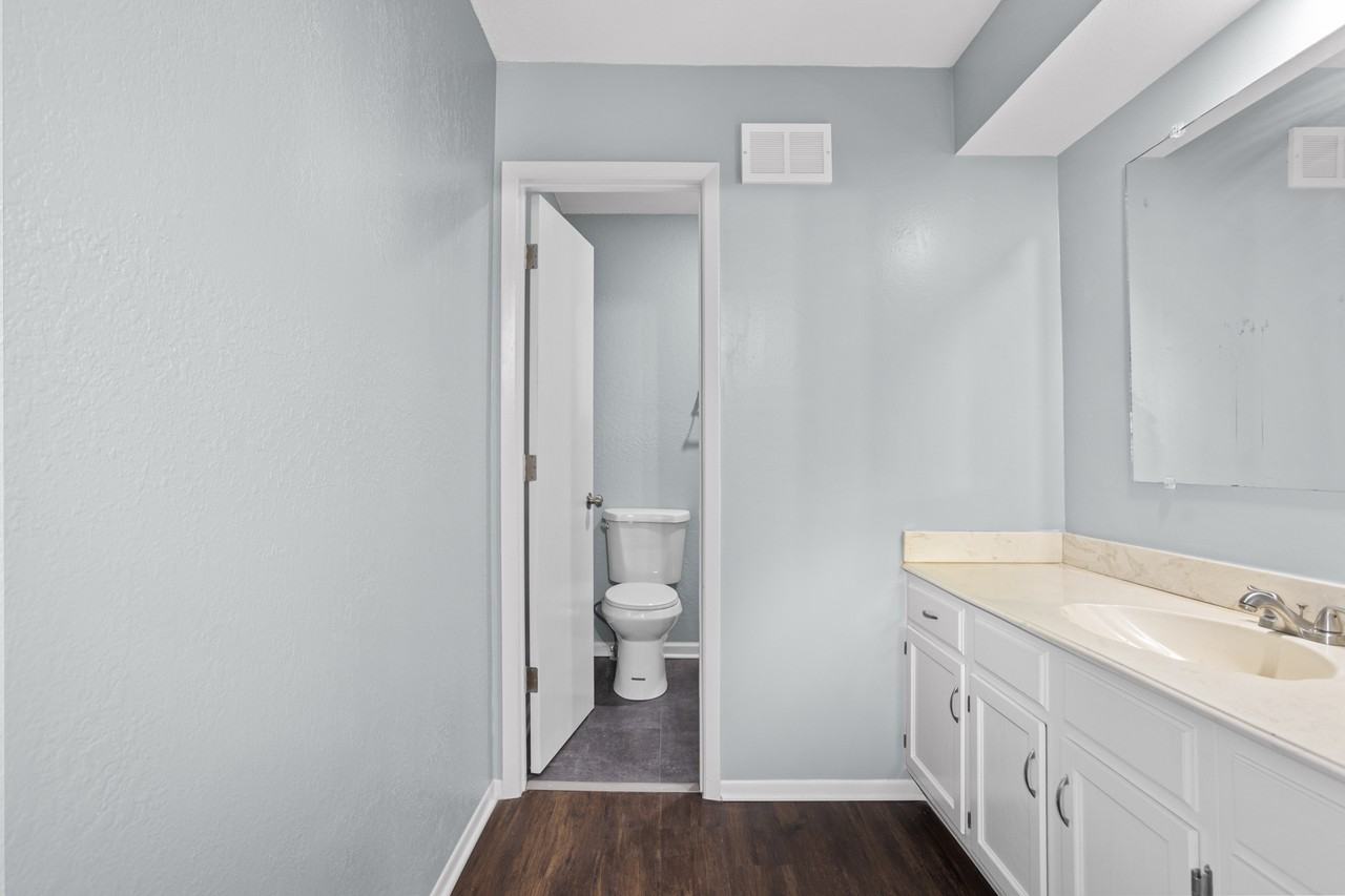 642 Nw Valleybrook Rd #1 - Photo 4 of 30