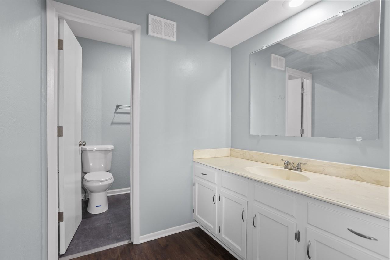 642 Nw Valleybrook Rd #1 - Photo 5 of 30