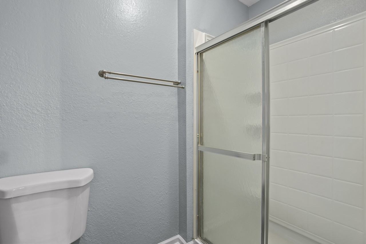 642 Nw Valleybrook Rd #1 - Photo 6 of 30