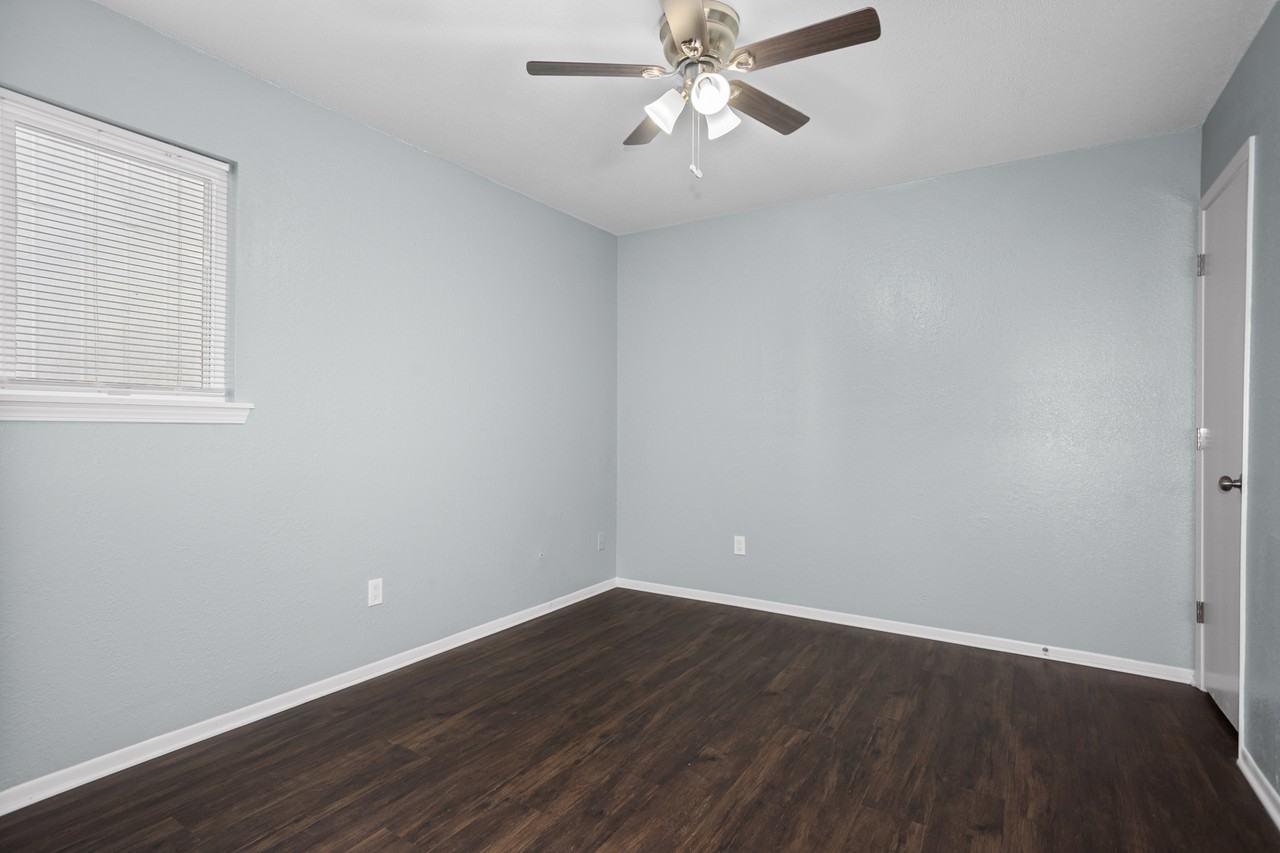 642 Nw Valleybrook Rd #1 - Photo 7 of 30