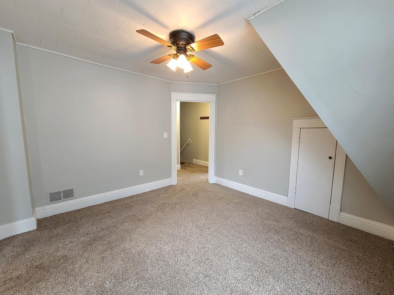 7 11th Ave Sw #2 - Photo 3 of 13