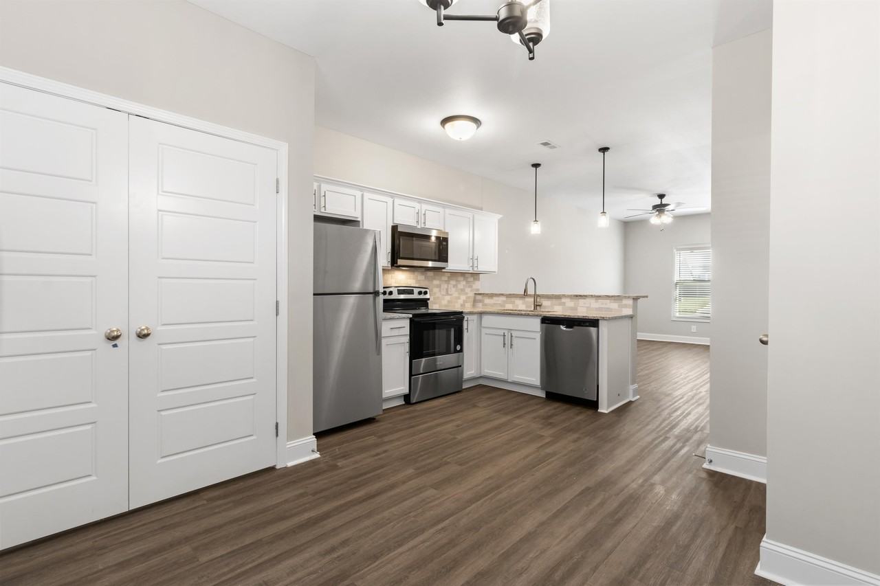 203 Copeland Road - 6BLDG A #6 - Photo 5 of 17