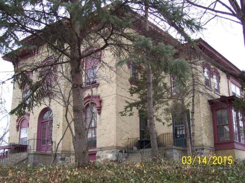 17 College Ave NE - Photo 2 of 16