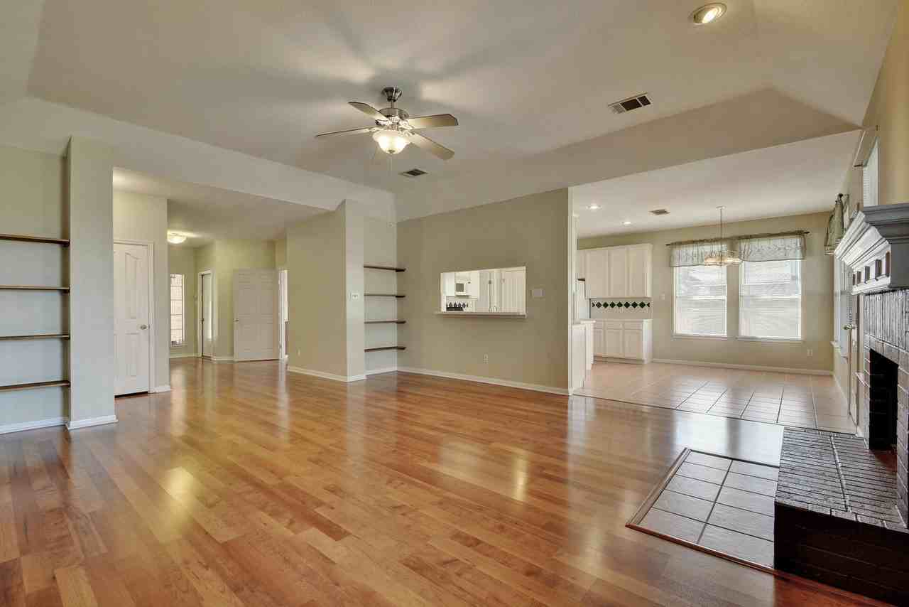 412 Keenland Dr - Photo 3 of 22