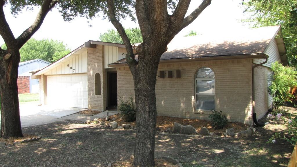 607 Hillcrest St - Photo 2 of 16