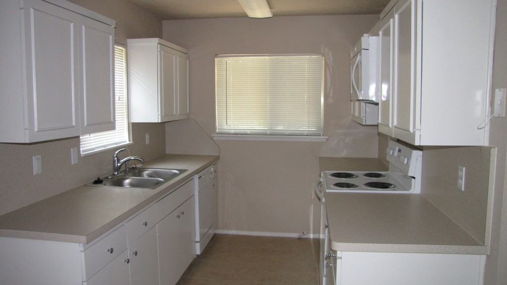 607 Hillcrest St - Photo 3 of 16