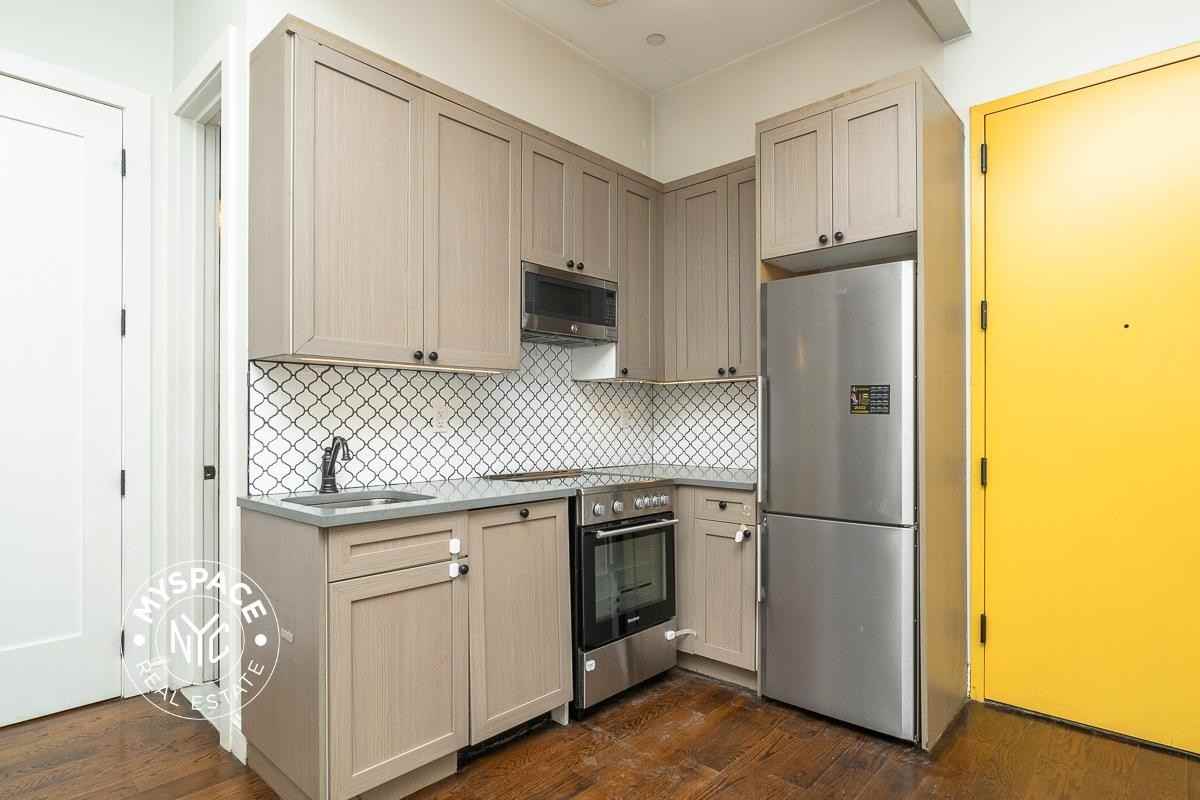 6080 Myrtle Ave #3E - Photo 4 of 16