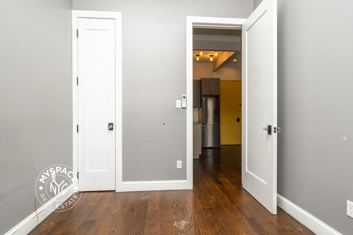 6080 Myrtle Ave #3E - Photo 7 of 16